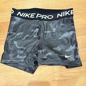 Nike pro camo women’s shorts